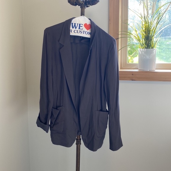 Aritzia ๐ 3 for $35 Talula Grey Kent Blazer size 2 - Picture 2 of 4